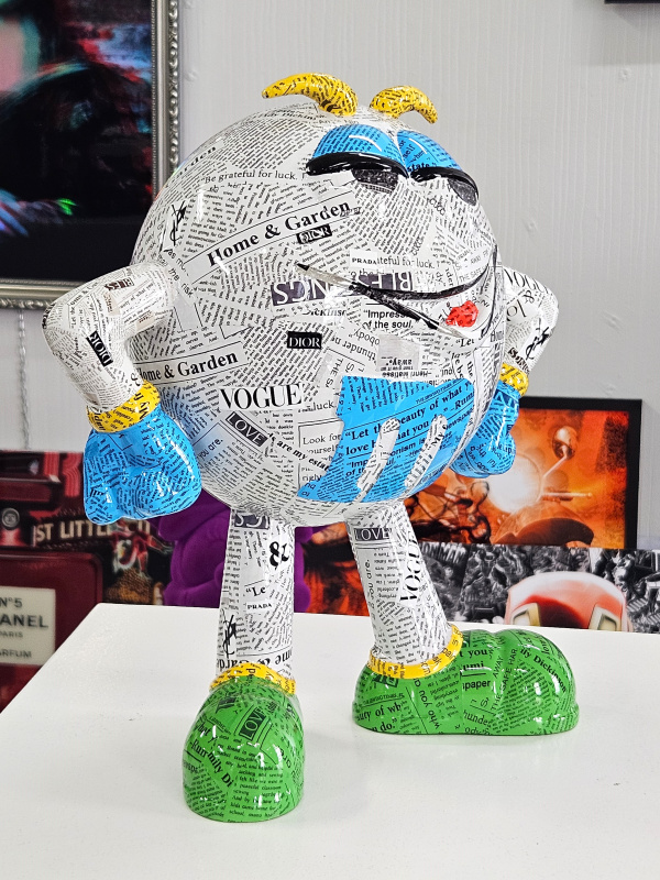 Patryk Konrad - M&M's Vogue resin sculpture - limited edition 2